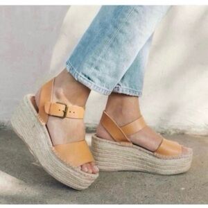 Soludos Minorca High Platform Sandal in Nude Size US 9.5